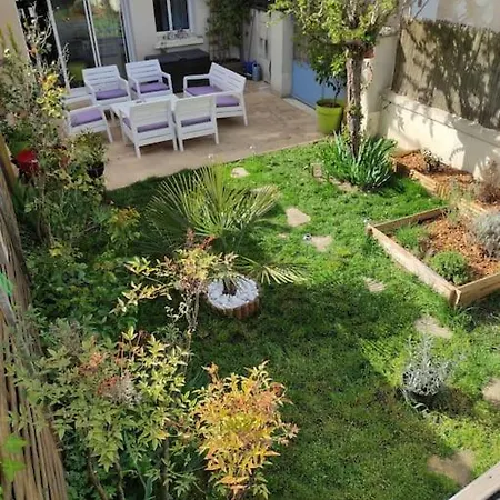 Chaleureuse Maison De Ville Avec Parking Gratuit Chinon Exterior photo